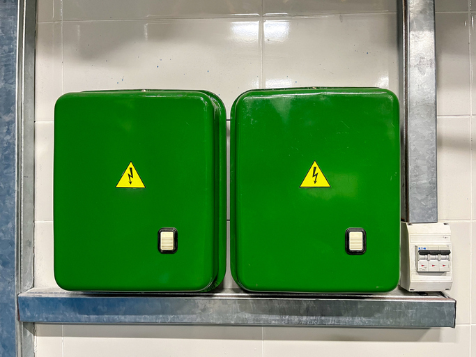 ציר לארונות חשמל 